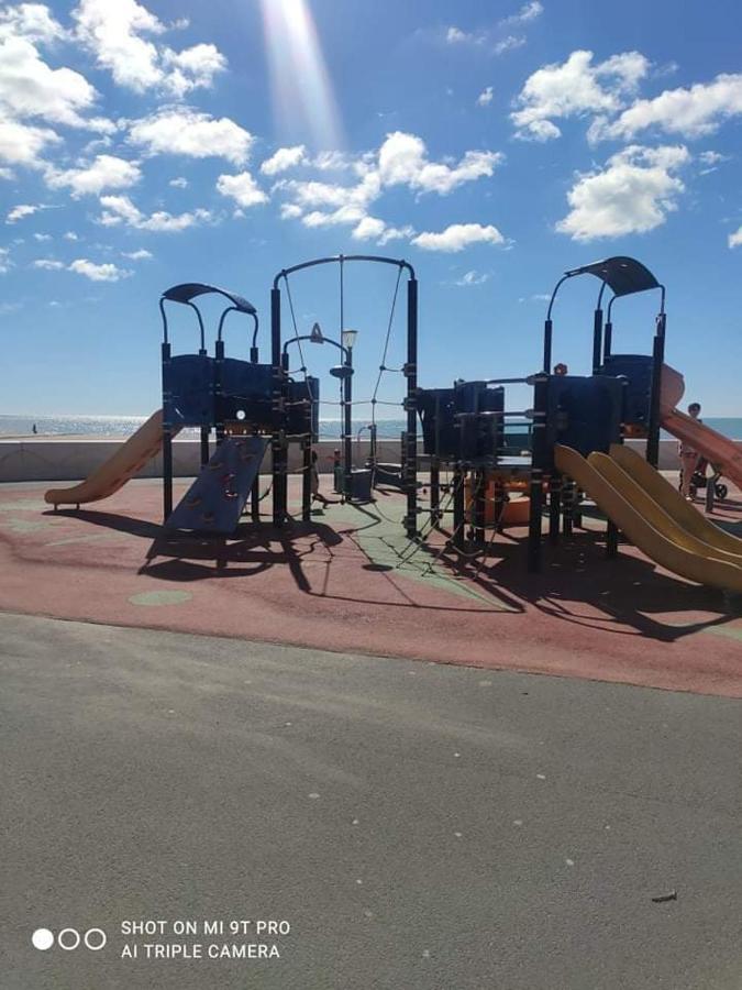 Appartement entièrement refait à neuf à 150 m de la plage Narbonne-Plage Exterior foto